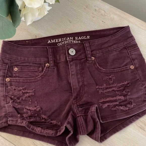 ❌SOLD American Eagle Stretch Maroon Distressed Denim Shorts - Picture 1 of 5